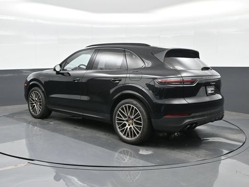 Certified 2023 Porsche Cayenne Platinum Edition AWD/4WD image 3