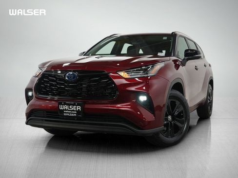 Used 2024 Toyota Highlander XLE image 1