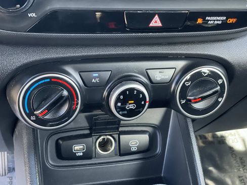 Certified 2023 Hyundai Venue SE image 14