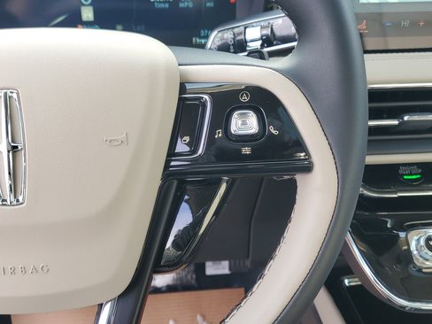 New 2026 Lincoln Corsair Premiere image 18