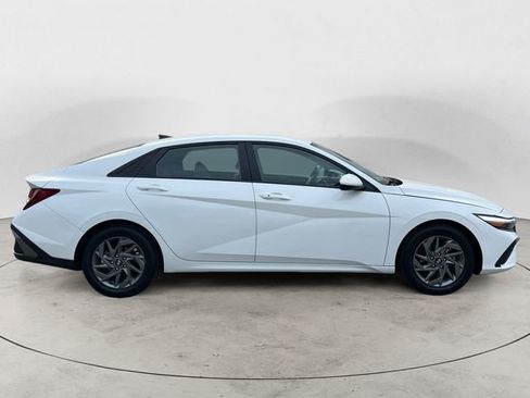 Used 2024 Hyundai Elantra SEL FWD image 6
