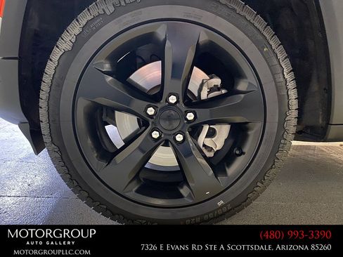 Used 2023 Jeep Grand Cherokee L Laredo RWD image 37