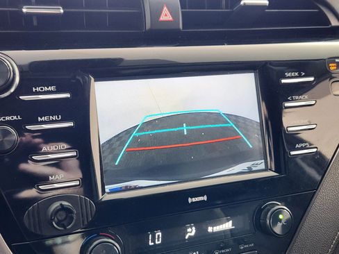 Used 2020 Toyota Camry SE FWD image 23