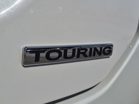 Certified 2025 Honda Pilot Touring image 30