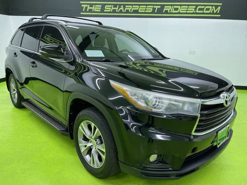 Used 2015 Toyota Highlander XLE image 2