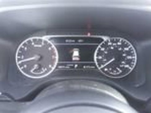 Used 2024 Nissan Rogue SV image 4