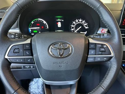 Used 2023 Toyota Sienna XLE FWD image 24