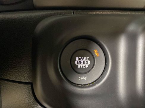 Used 2019 Jeep Wrangler Sport AWD/4WD image 9