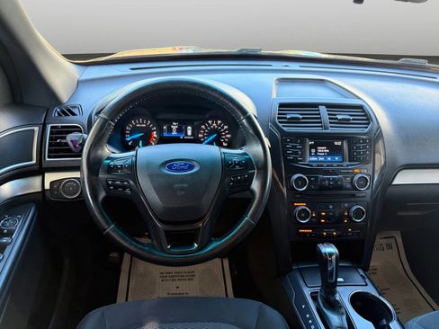 Used 2017 Ford Explorer XLT AWD/4WD image 28