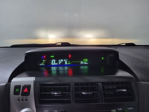 Used 2014 Toyota Prius V Three image 17