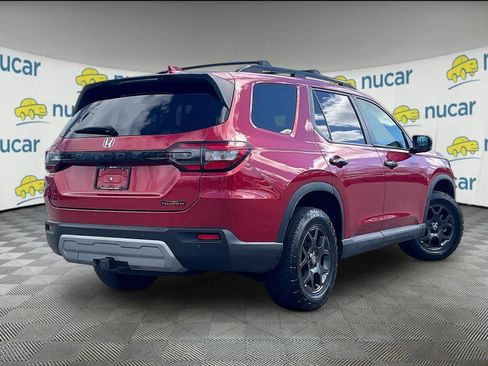 Used 2025 Honda Pilot TrailSport image 6