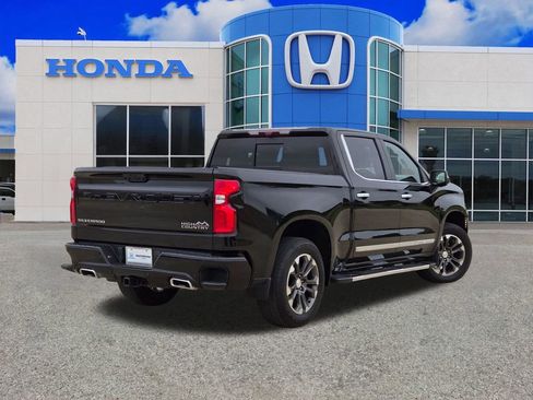 Used 2023 Chevrolet Silverado 1500 High Country w/ Technology Package AWD/4WD image 3
