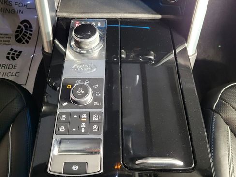 Used 2018 Land Rover Discovery HSE Luxury image 40