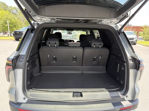 New 2026 Chevrolet Traverse LT w/ LPO, Floor Liner Package FWD image 19