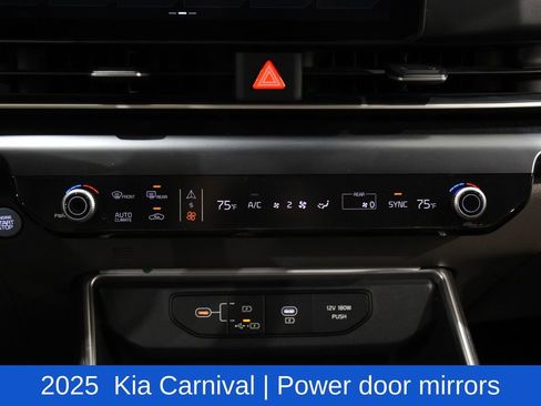 Used 2025 Kia Carnival FWD image 20