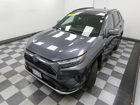 Used 2023 Toyota RAV4 SE image 6