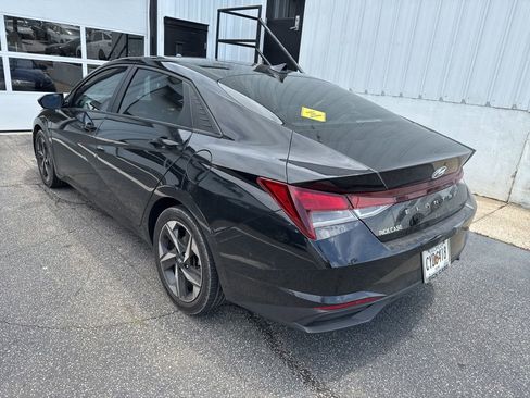 Used 2023 Hyundai Elantra SEL w/ Convenience Package FWD image 4
