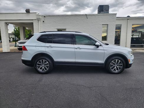 Used 2018 Volkswagen Tiguan SE AWD/4WD image 6