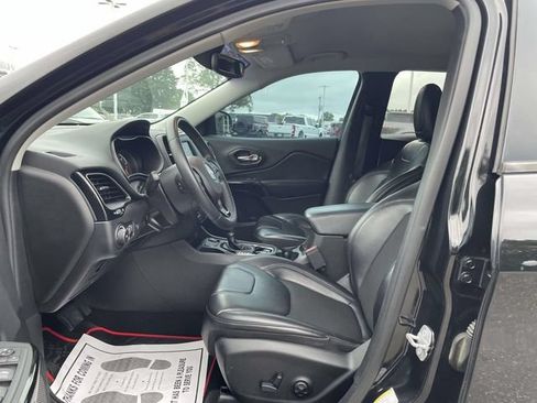 Used 2019 Jeep Cherokee Latitude Plus FWD image 16