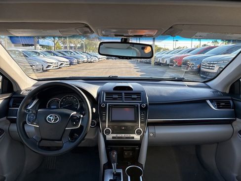 Used 2012 Toyota Camry image 18