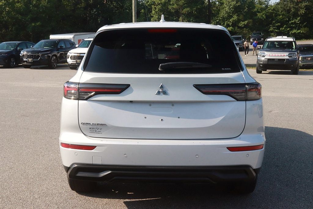 Used 2025 Mitsubishi Outlander ES AWD/4WD image 6
