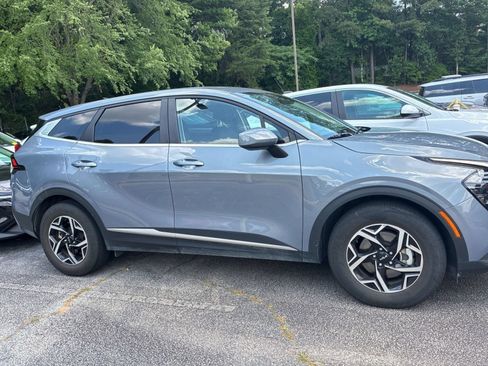 Used 2025 Kia Sportage LX FWD image 2