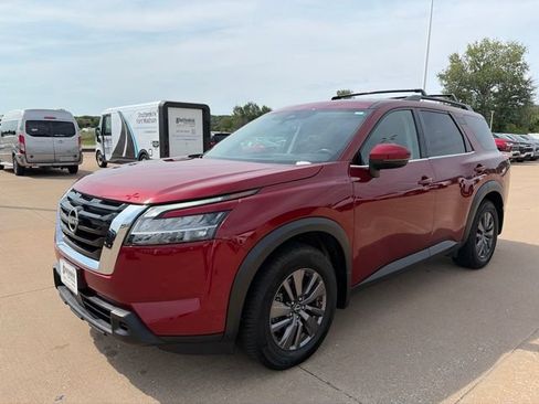 Used 2022 Nissan Pathfinder SV w/ SV Premium Package AWD/4WD image 7