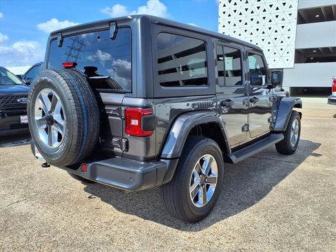 Used 2021 Jeep Wrangler Unlimited Sahara image 24