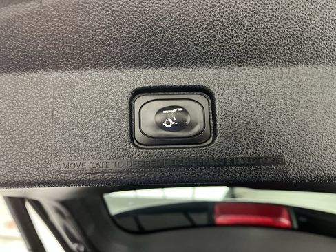 Used 2019 Ford Explorer XLT w/ Equipment Group 202A AWD/4WD image 34