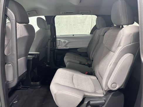 Used 2025 Toyota Sienna LE image 48