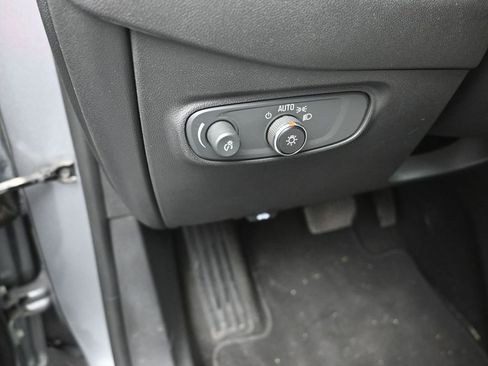 Used 2023 Chevrolet Equinox LT image 20