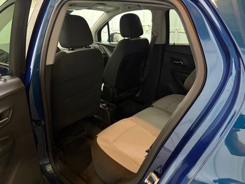 Used 2020 Chevrolet Trax LT w/ LPO, Protection Package AWD/4WD image 18