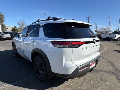 New 2026 Nissan Pathfinder SL w/ SL Premium Package image 6