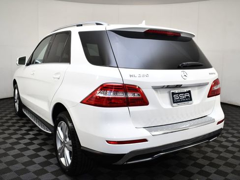 Used 2015 Mercedes-Benz ML 250 250 BLUETEC image 9
