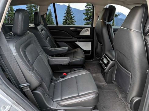 Used 2022 Lincoln Aviator Reserve w/ Equipment Group 201A AWD/4WD image 18