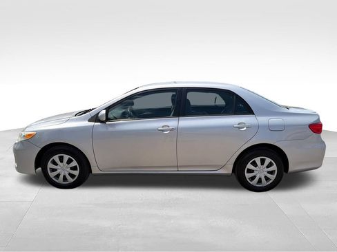 Used 2011 Toyota Corolla LE FWD image 2