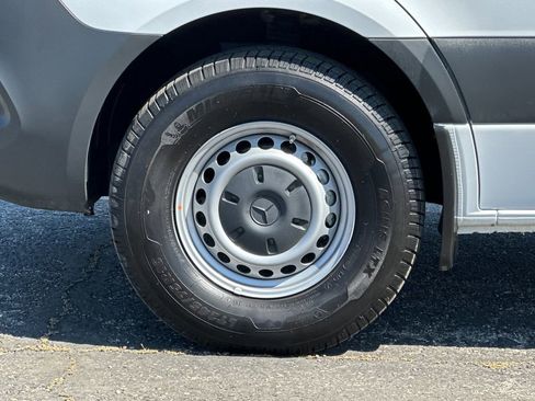 Used 2023 Mercedes-Benz Sprinter 2500 image 23