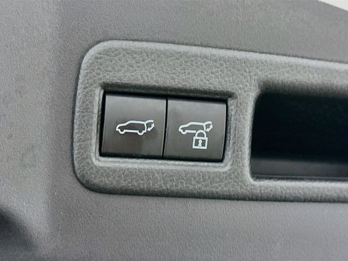 Used 2023 Toyota bZ4X AWD image 32