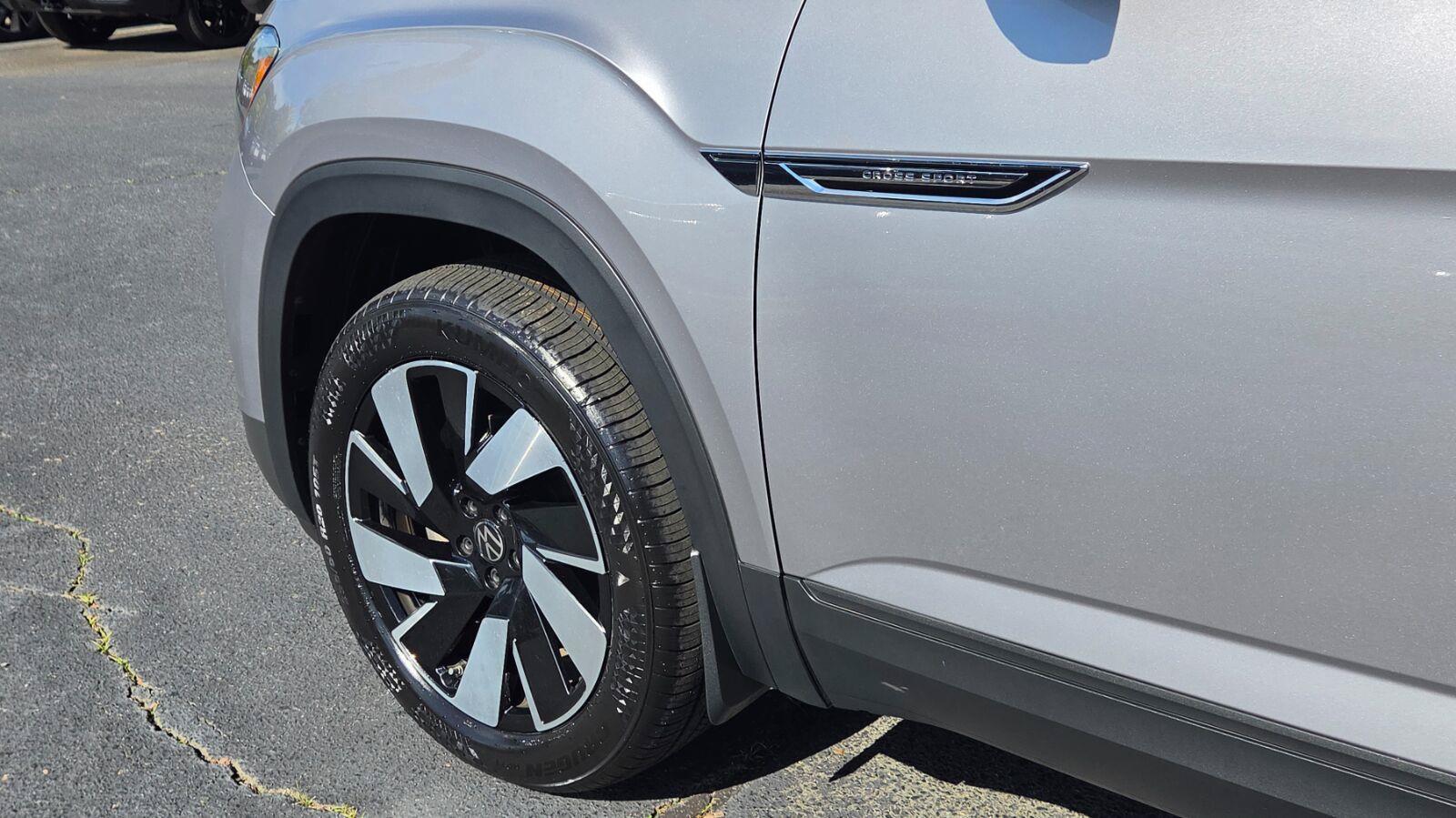 Used 2024 Volkswagen Atlas Cross Sport SE FWD image 9