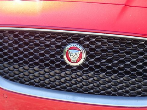 Used 2017 Jaguar XF R-Sport image 15