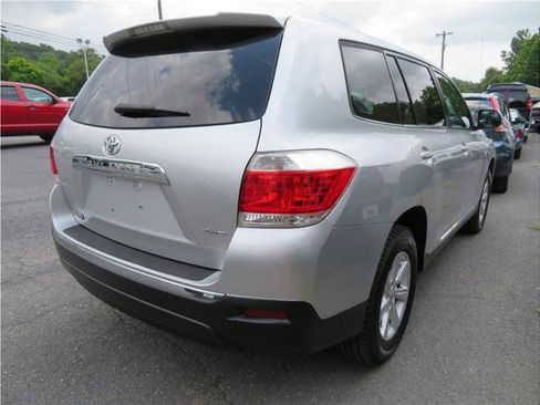 Used 2011 Toyota Highlander 4WD w/ Cold Weather Pkg image 16