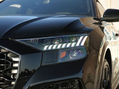 Used 2022 Audi RS Q8 w/ Black Optic Package image 9