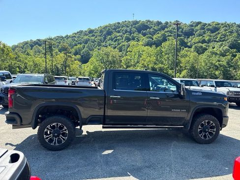 Used 2023 Chevrolet Silverado 3500 High Country w/ Z71 Off-Road Package AWD/4WD image 2