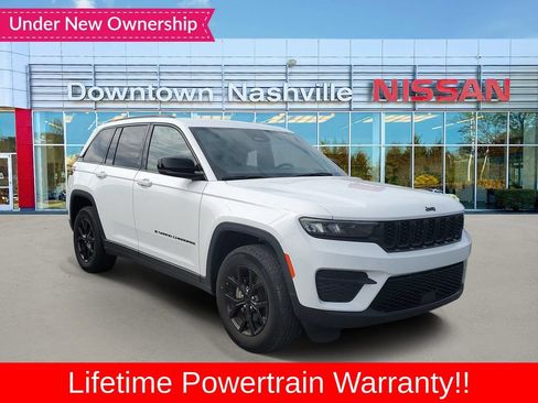 Used 2024 Jeep Grand Cherokee Altitude RWD image 1