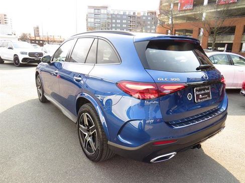 Used 2025 Mercedes-Benz GLC 300 4MATIC image 2