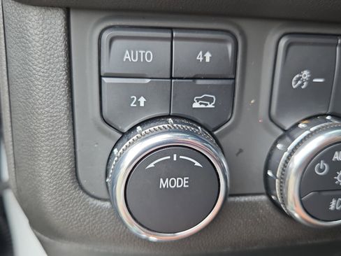 Used 2025 GMC Yukon Denali image 33