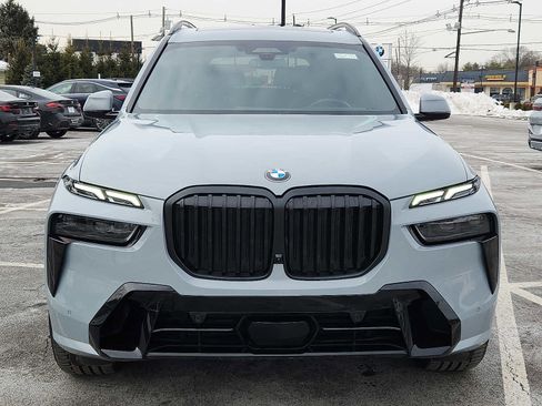 Used 2023 BMW X7 xDrive40i w/ Executive Package image 2