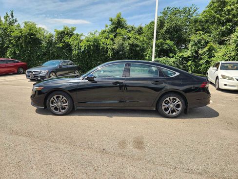 Used 2023 Honda Accord EX image 4