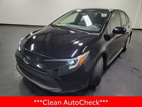 Used 2025 Toyota Corolla LE FWD image 4