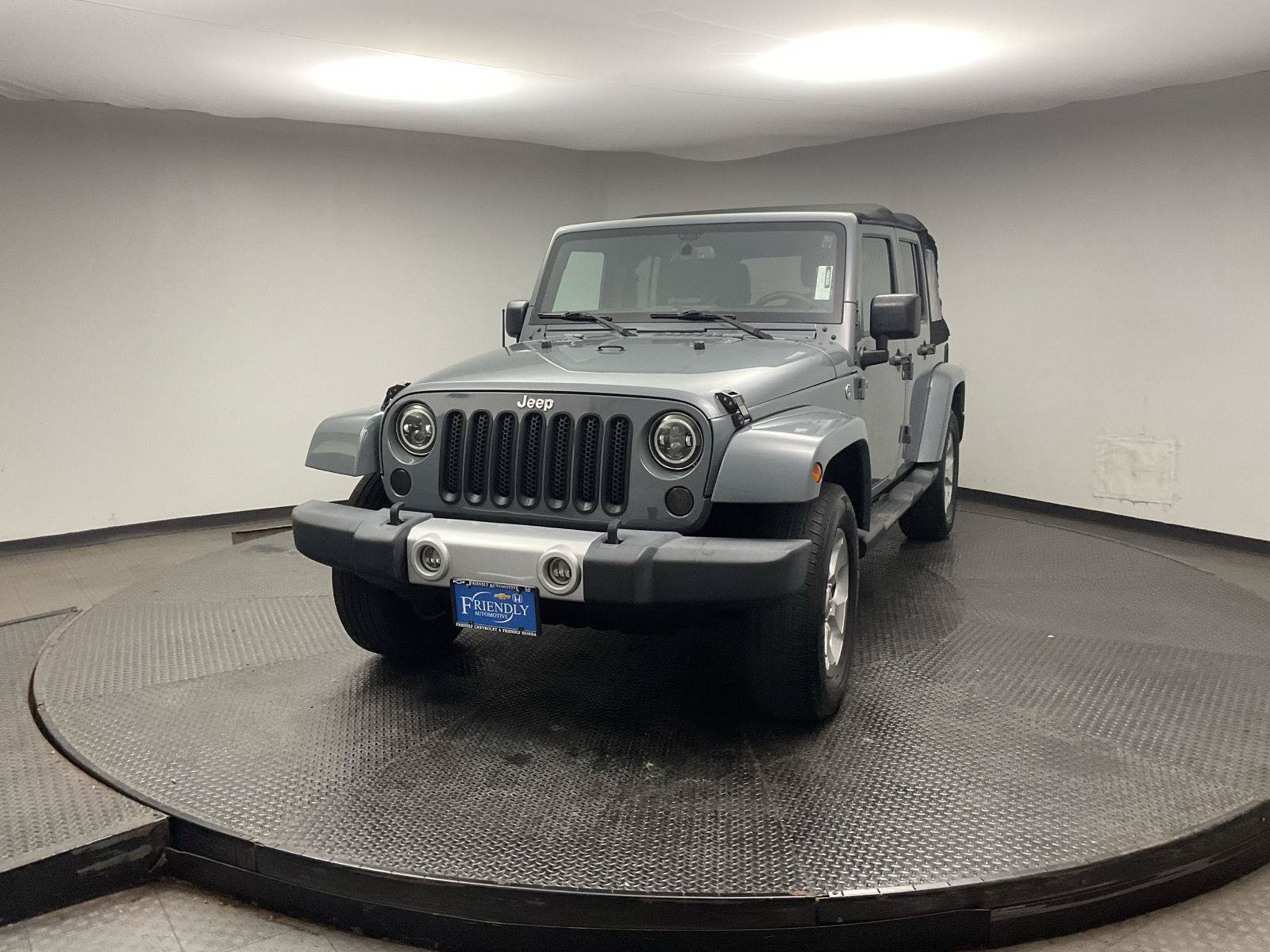 Used 2015 Jeep Wrangler Unlimited Sahara AWD/4WD image 3